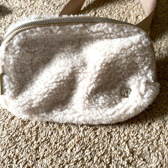Lululemon belt bag. New - Picture 4 of 4